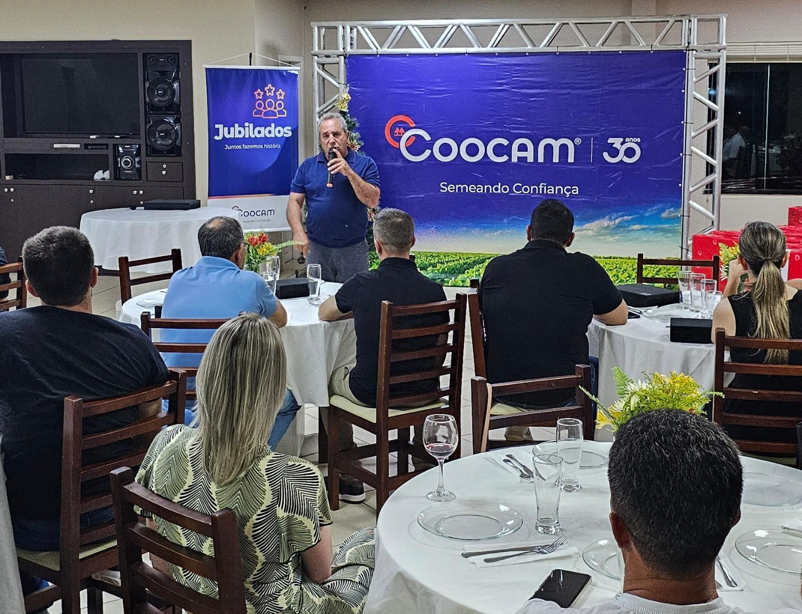 Coocam presta homenagem aos colaboradores por tempo de serviço