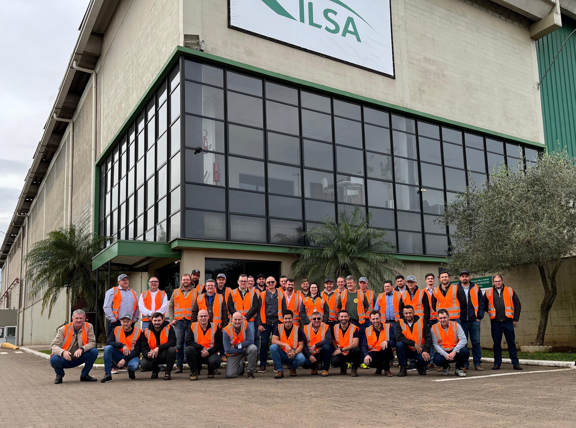 Colaboradores da Coocam realizam visita técnica à ILSA Brasil Fertilizantes