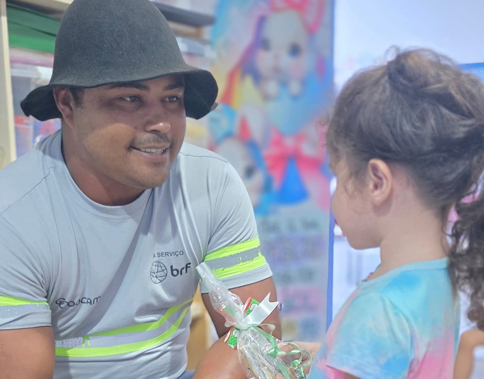 Coocam leva Páscoa solidária a crianças por meio do programa GIF da BRF