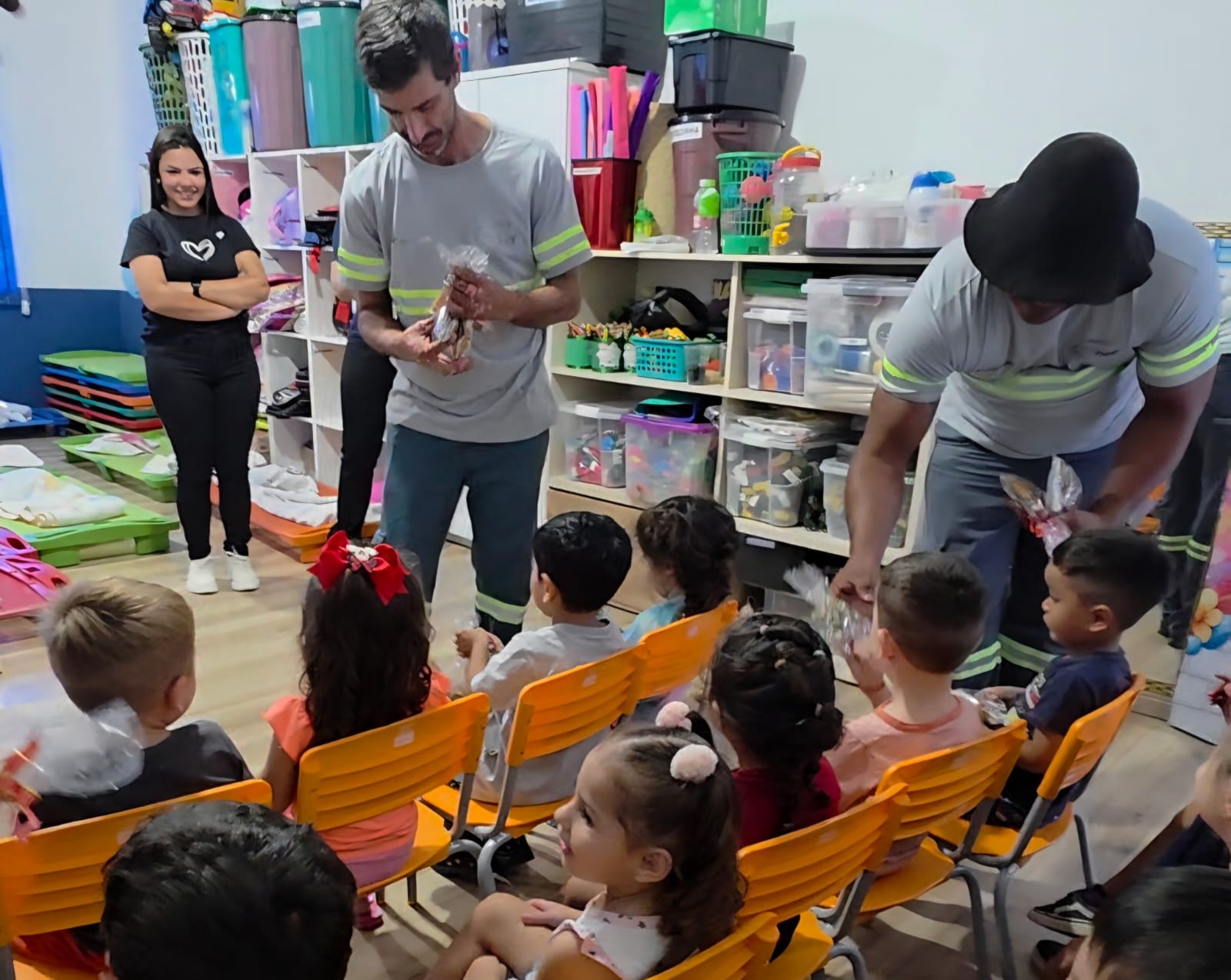 Coocam leva Páscoa solidária a crianças por meio do programa GIF da BRF Coocam leva Páscoa solidária a crianças por meio do programa GIF da BRF