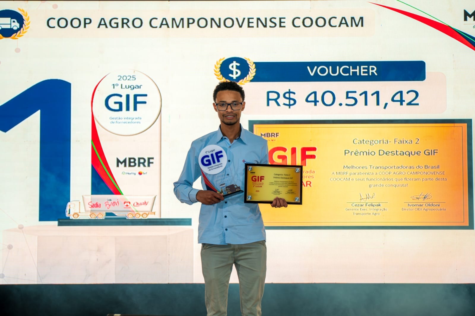 Coocam conquista prêmio máximo e reafirma excelência no transporte agropecuário