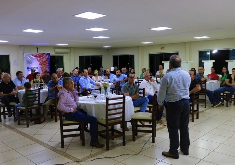 Coocam entrega Bonificação de Sementes aos produtores