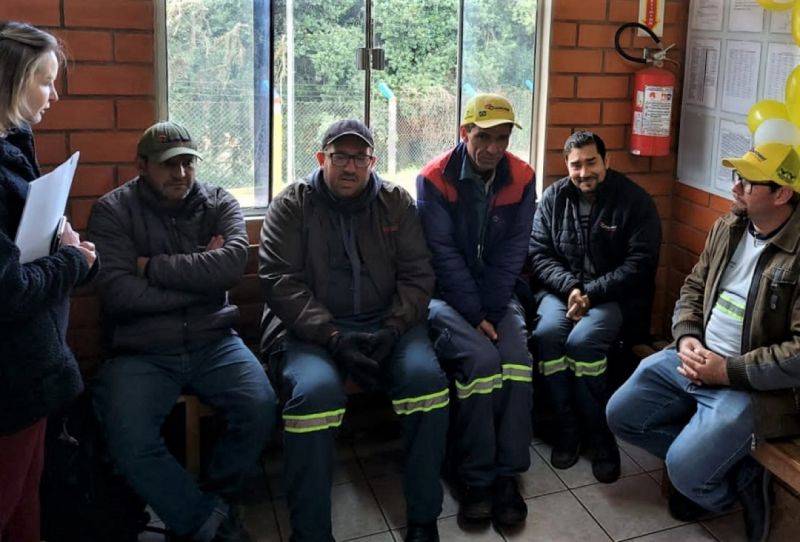 Motoristas da Coocam recebem orientações sobre o Maio Amarelo