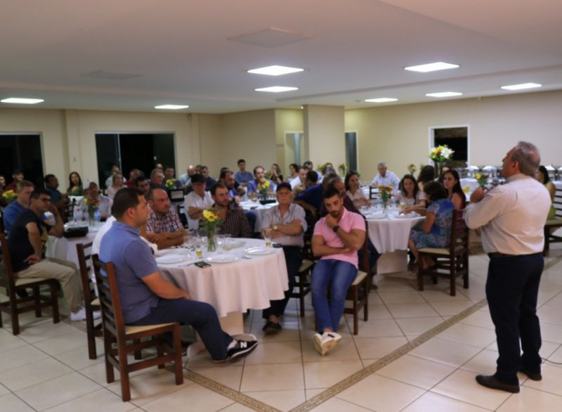 Coocam presta homenagem aos colaboradores por tempo de serviço