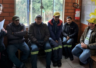 Motoristas da Coocam recebem orientações sobre o Maio Amarelo