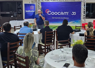 Coocam presta homenagem aos colaboradores por tempo de serviço